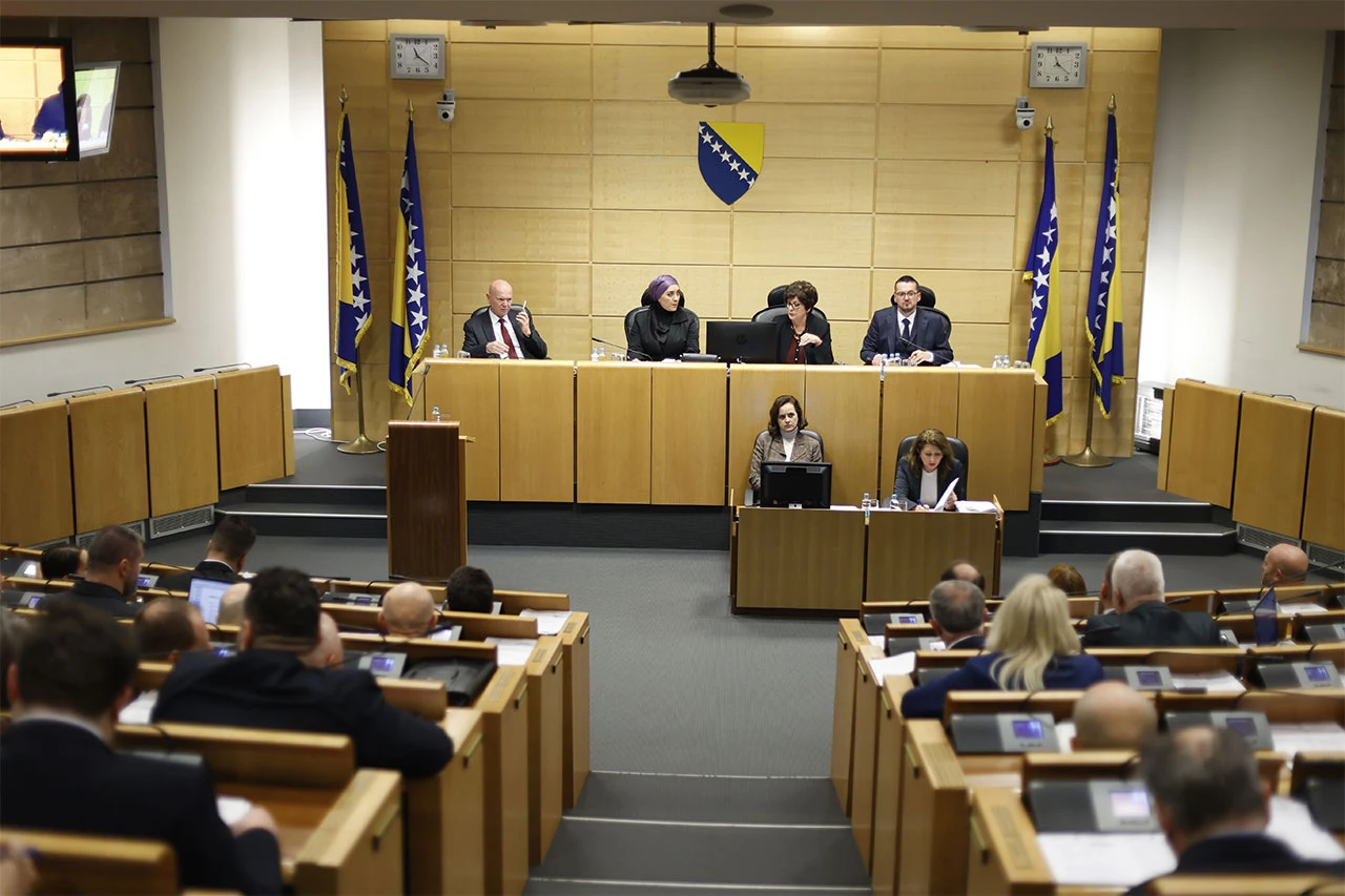 Zadnje zajedničko dizanje ruku: Bradara za predsjednicu Federacije