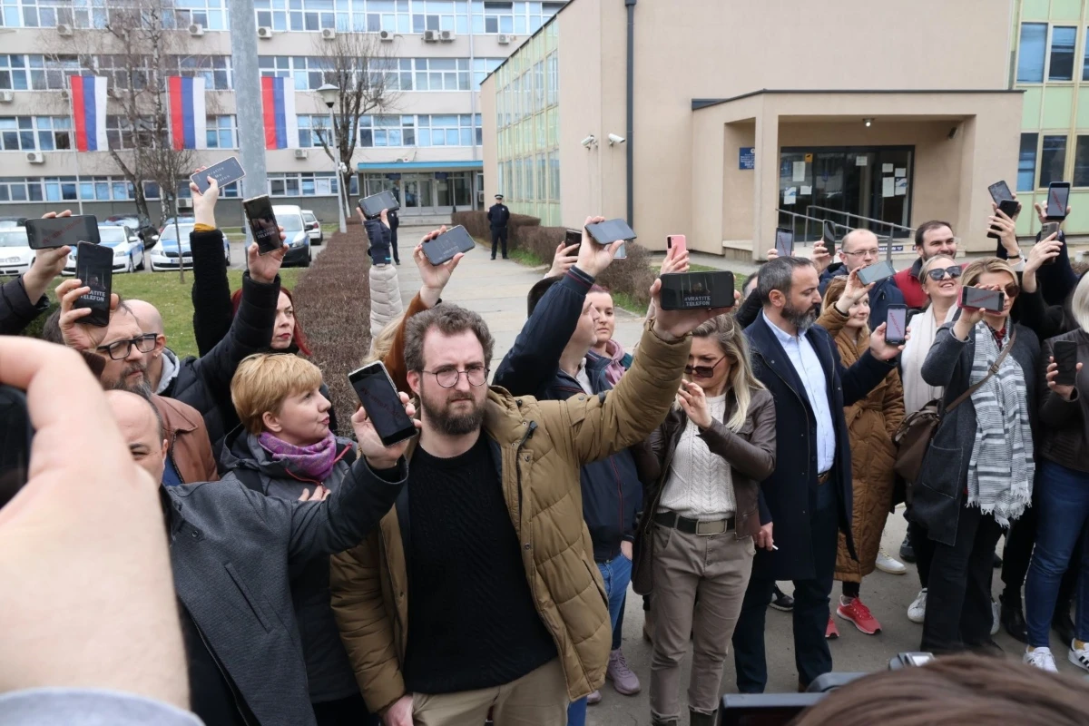 Novinari se okupili: Podrška kolegi Nikoli Morači