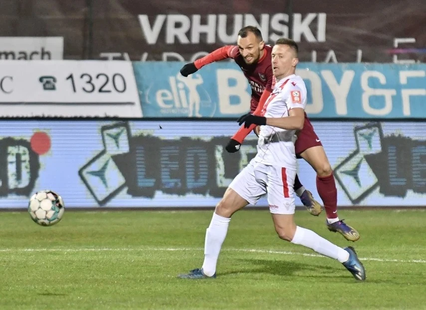 U Mostaru bez gledatelja, u Konjicu svečano