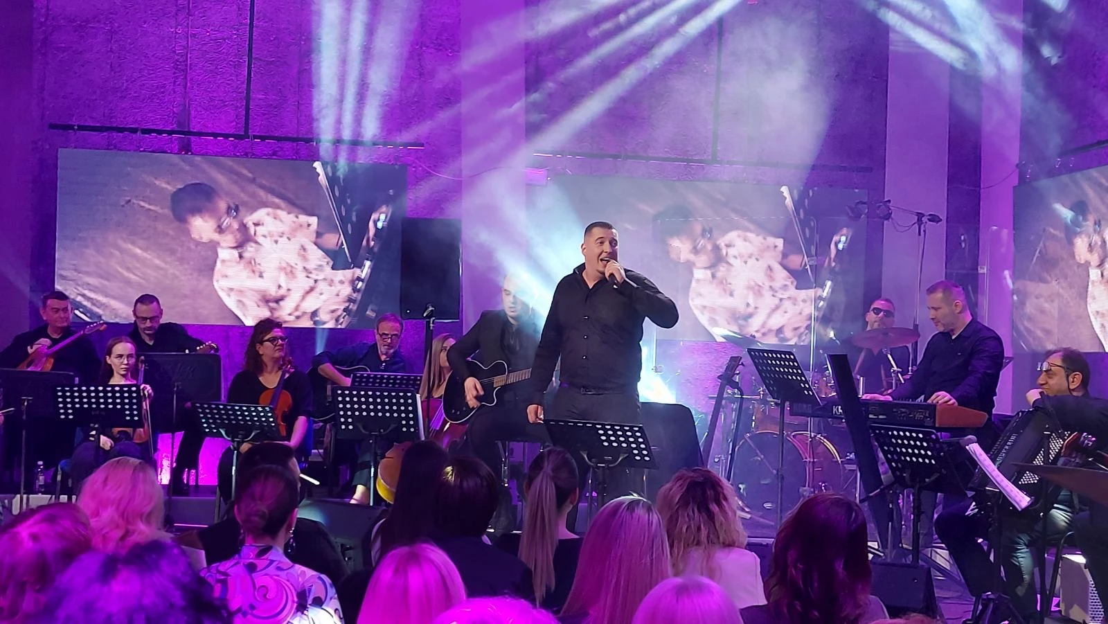 Koncert Amara Jašarspahića Gileta u studiju N muzičke produkcije BHRT-a