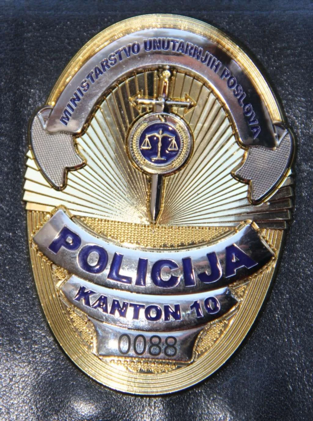  Policajci dobili policijske značke koje nisu imali od 1997. 