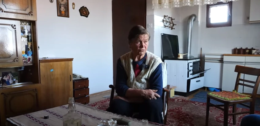 Iako živi sama u selu, nije usamljena