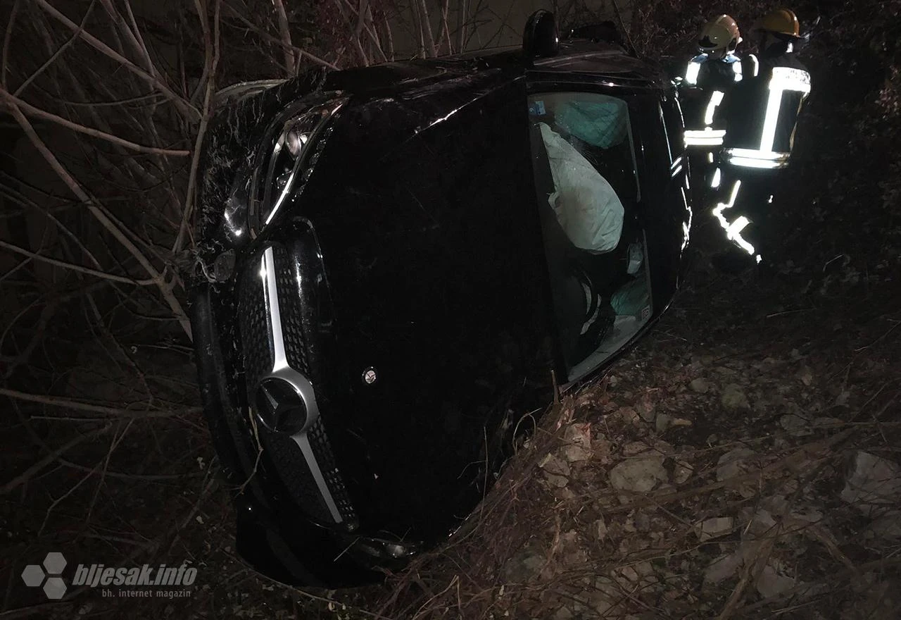 Žovnica: Automobil sletio u provaliju, četiri osobe ozlijeđene