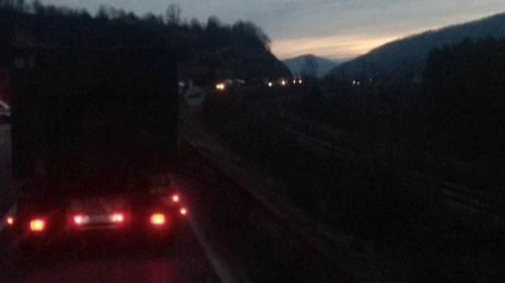 Jedna osoba poginula - sudar kamiona i dva automobila