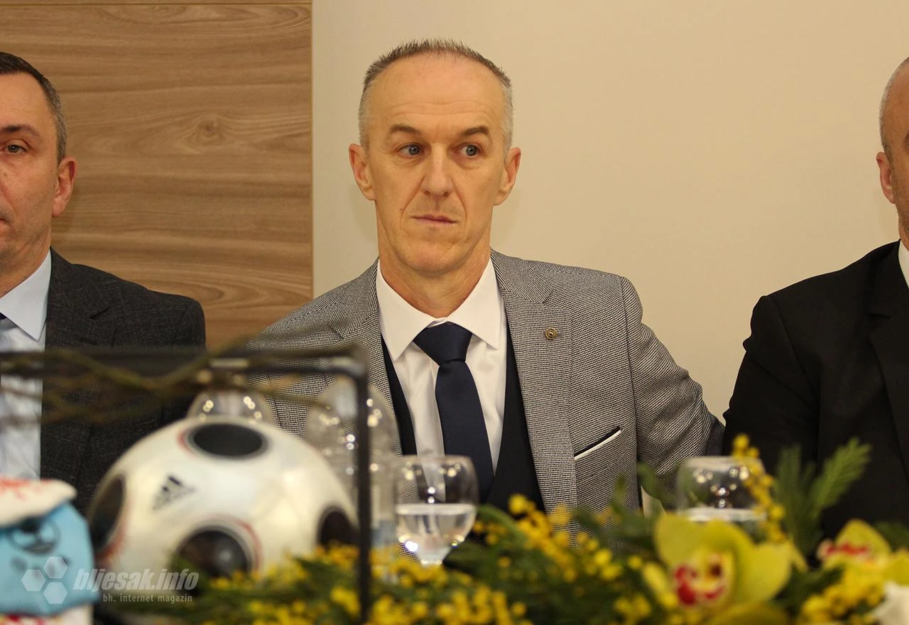 FOTO | Goran Paradžik briljantnu sudačku karijeru sažeo u knjigu