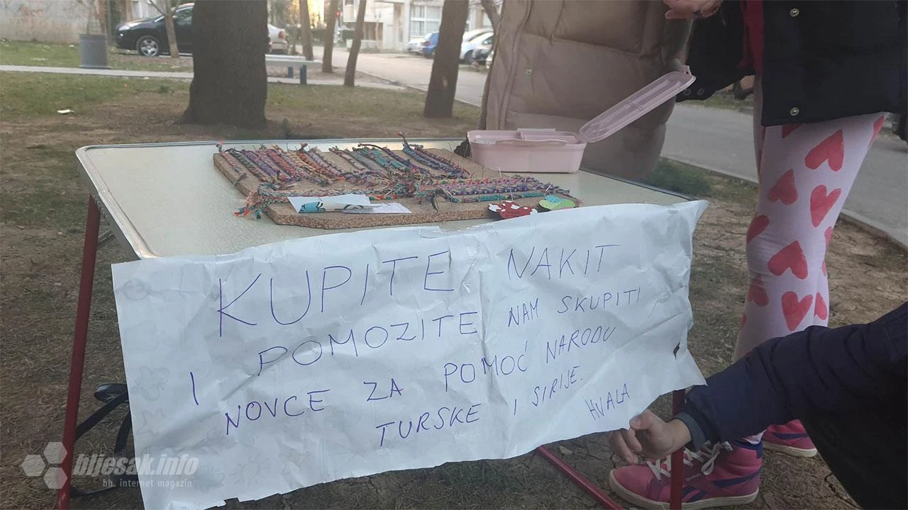 Mostar: Ručno rađene narukvice mališani ponudili za stradale u potresima