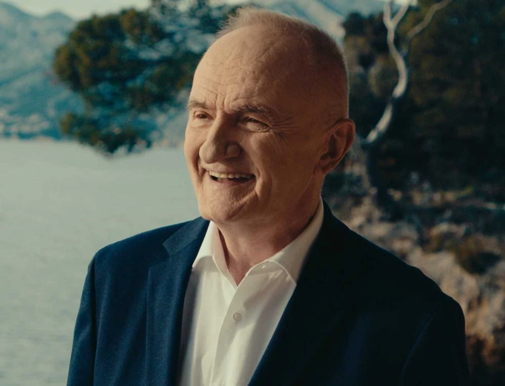 Mate Bulić zapjevao novu pjesmu Trošim život