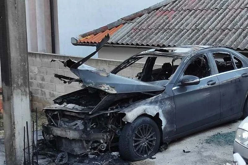 Izgorio automobil mostarskog liječnika koji je optužen za smrt 18-godišnje djevojke
