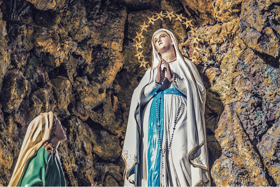 Prije 165 godina djevojčici u Lourdesu ukazala se Blažena Djevica Marija