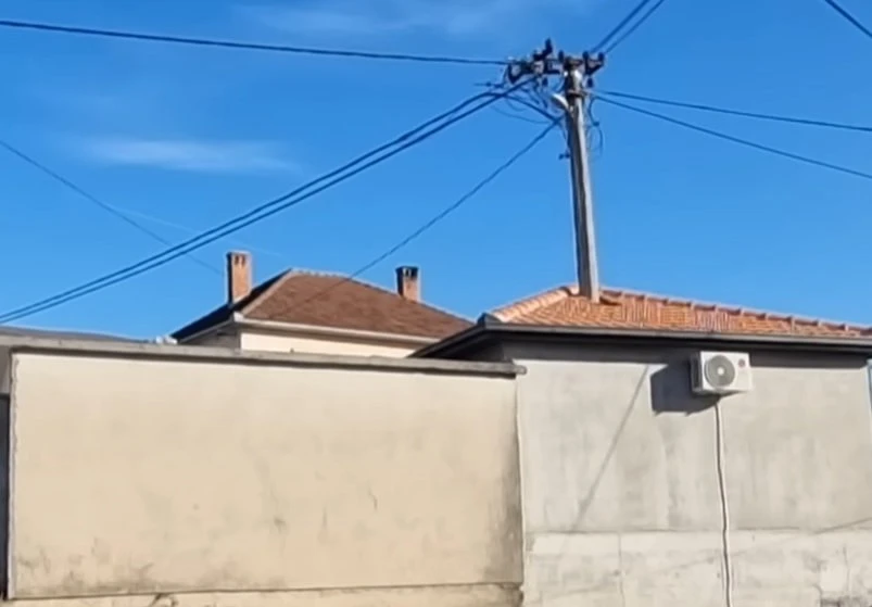 E, to je BiH: Vijećnik i nezakoniti direktor uzidao banderu u svoju kuću!