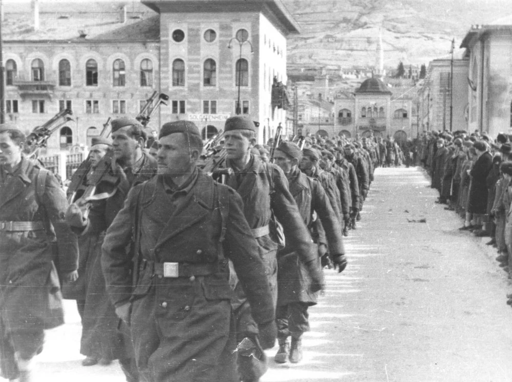 Antifašisti se obrušili na policiju jer im ne daju marširati Mostarom
