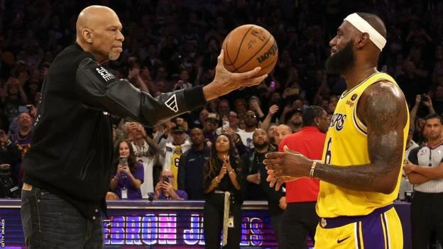 VIDEO: Pogledajte povijesni trenutak LeBron Jamesa, gledao ga i Kareem Abdul-Jabbar