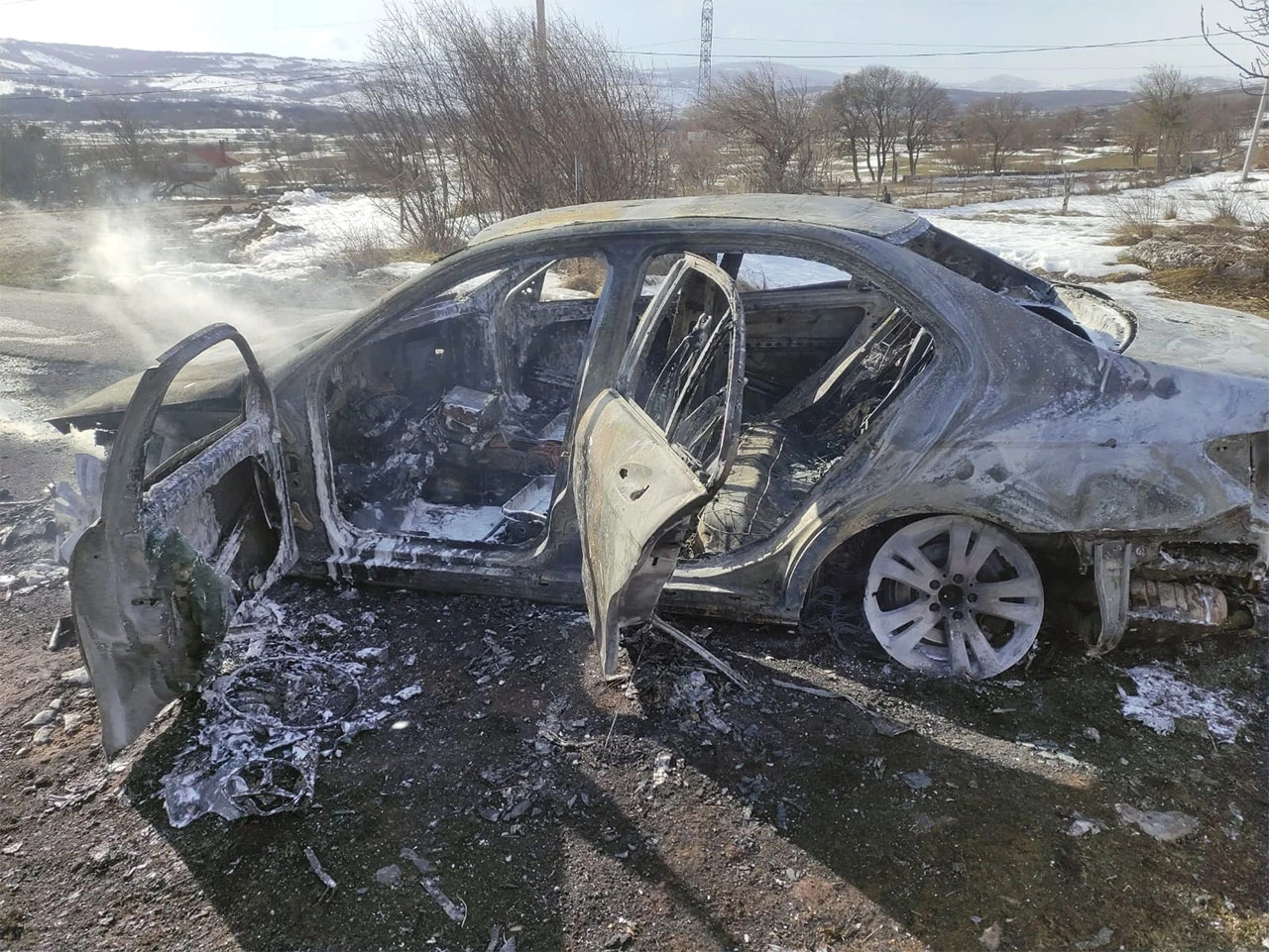 Goranci: Izgorio automobil