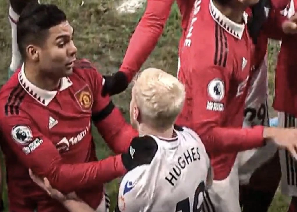 Poraz Liverpoola, Casemiro davio protivničkog igrača