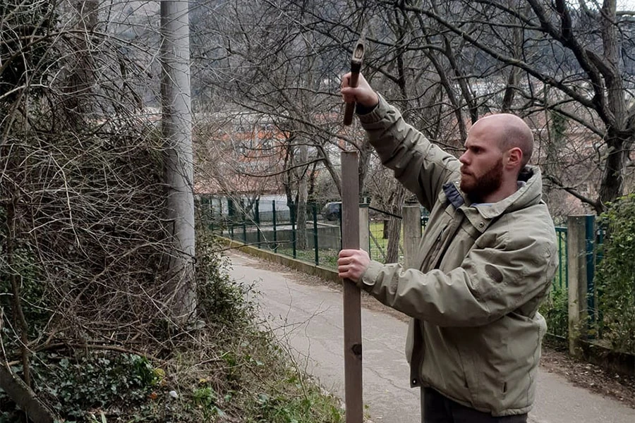 Prije najavljenih udara vjetra u Mostaru valja zaštititi sadnice na Trimuši