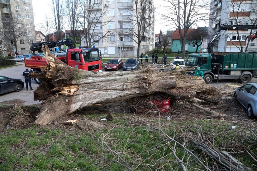 Nevrijeme diljem Hrvatske; U Zagrebu ozlijeđena jedna osoba