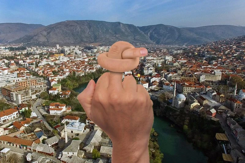 Svatko svojim prstom maše
