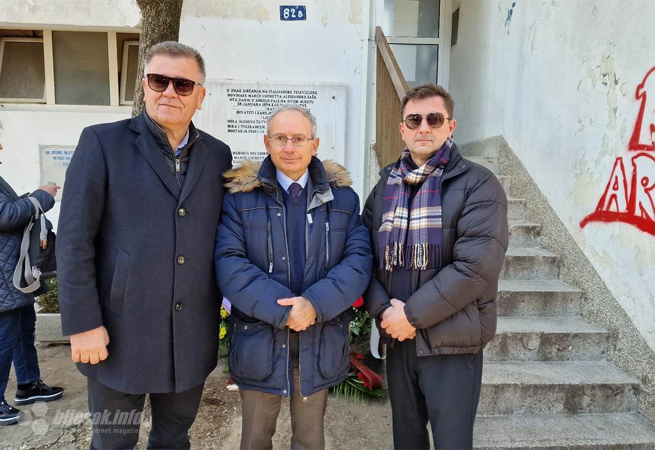 FOTO | Mostar: Odana počast talijanskim novinarima koji su stradali u ratu