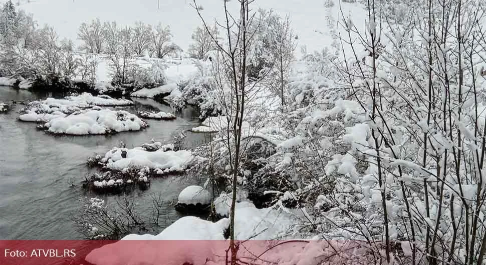 FOTO: U Hercegovini snijeg napadao i do pola metra