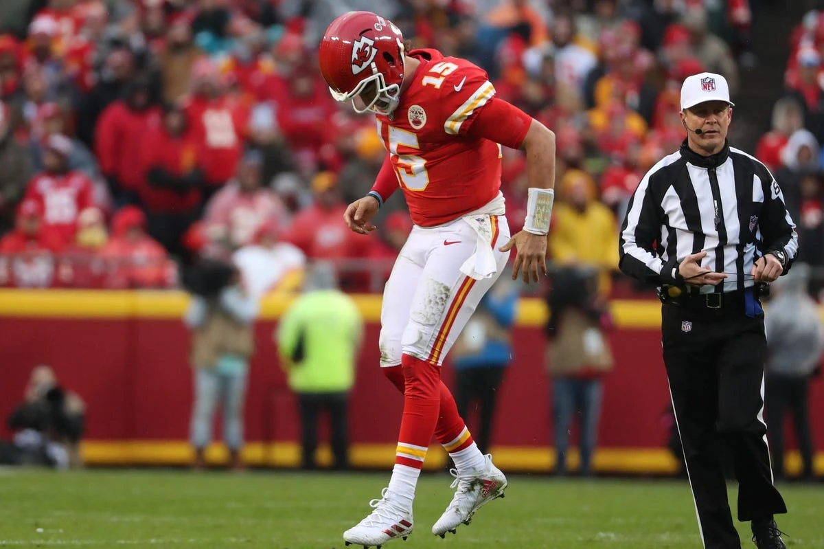 Mahomes može i na jednoj nozi