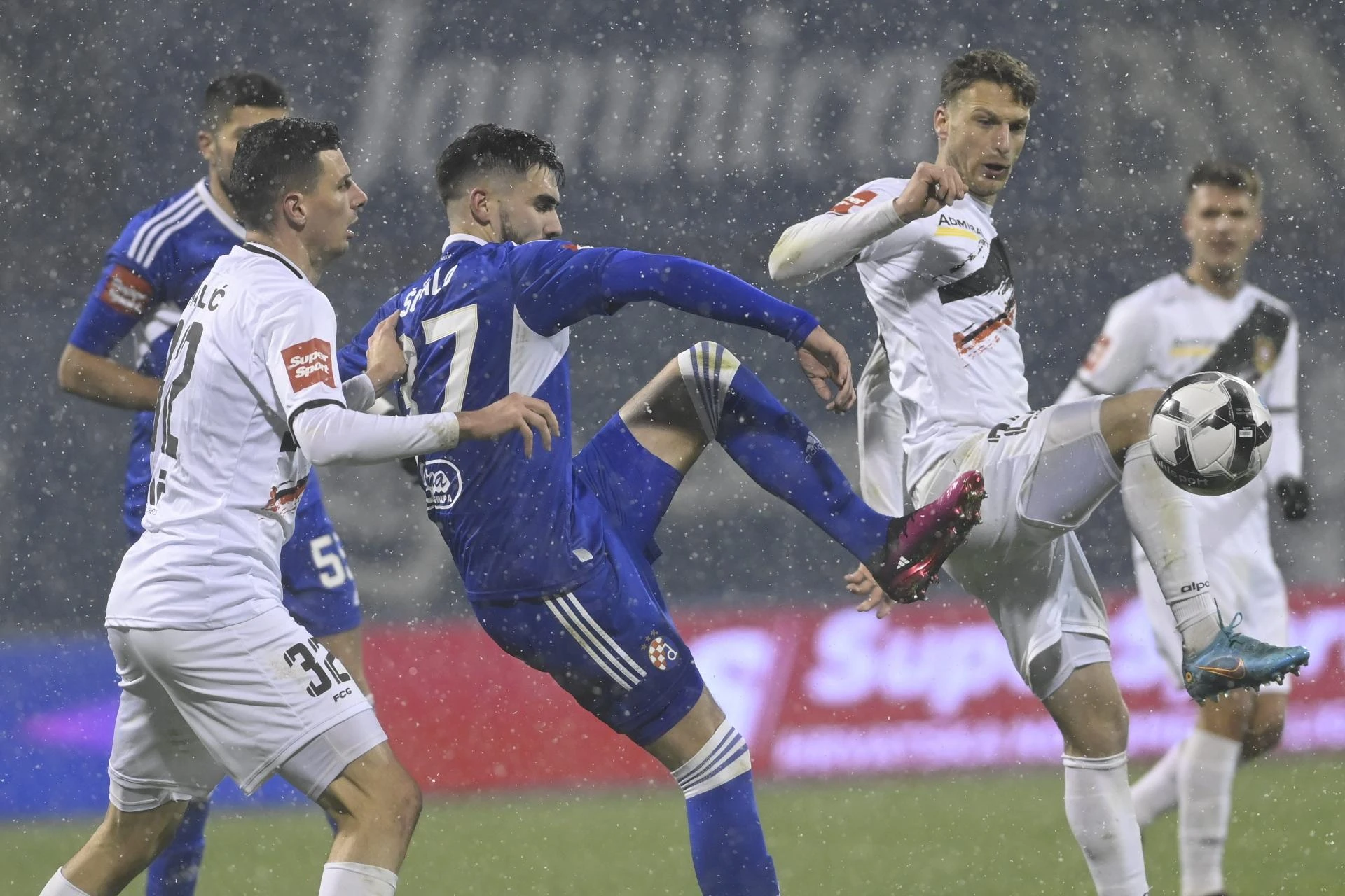 Dinamo prosuo bodove protiv zadnje momčadi lige