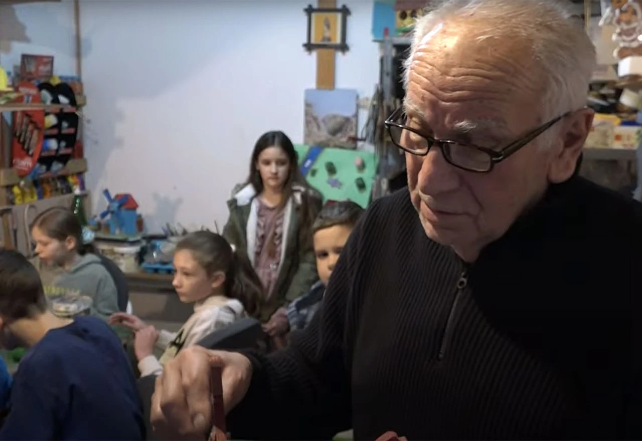 Nevjerojatni nastavnik i mali inžinjeri