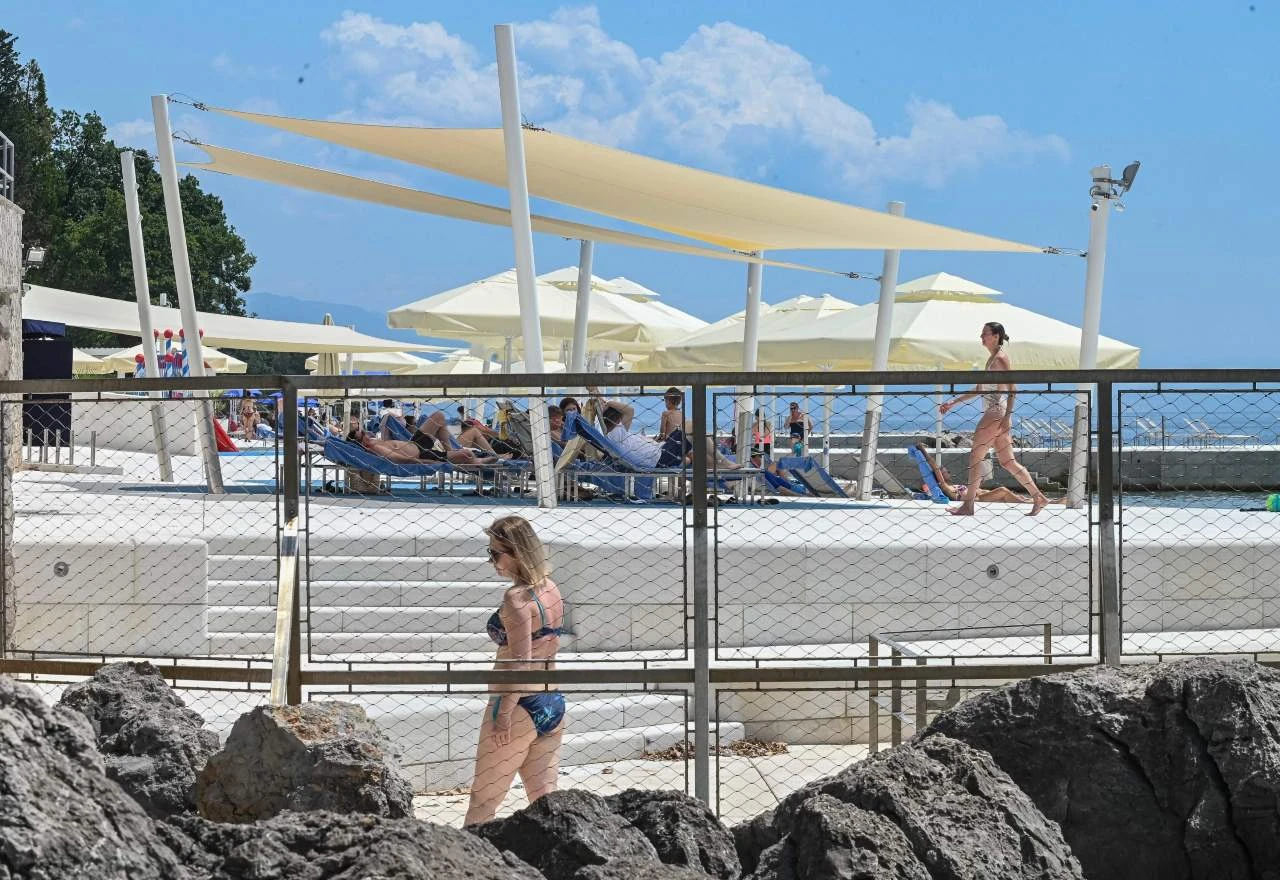 Hrvati prelomili: Zaboravite na ograđene plaže, slobodan ulaz za sve