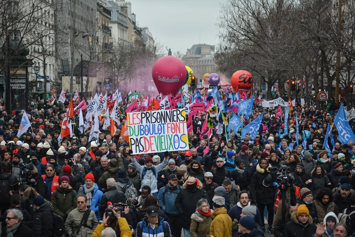 Starosna dob za mirovinu 64 godine - Milijuni ljudi na prosvjedima protiv mirovinske reforme 