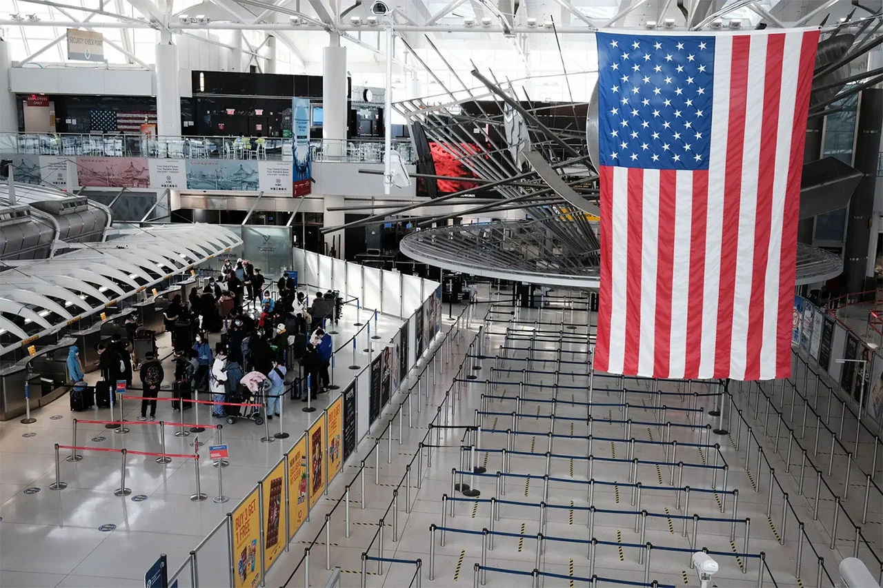 Drugi takav incident: Avion na pisti aerodroma JFK udario u drugi parkirani avion
