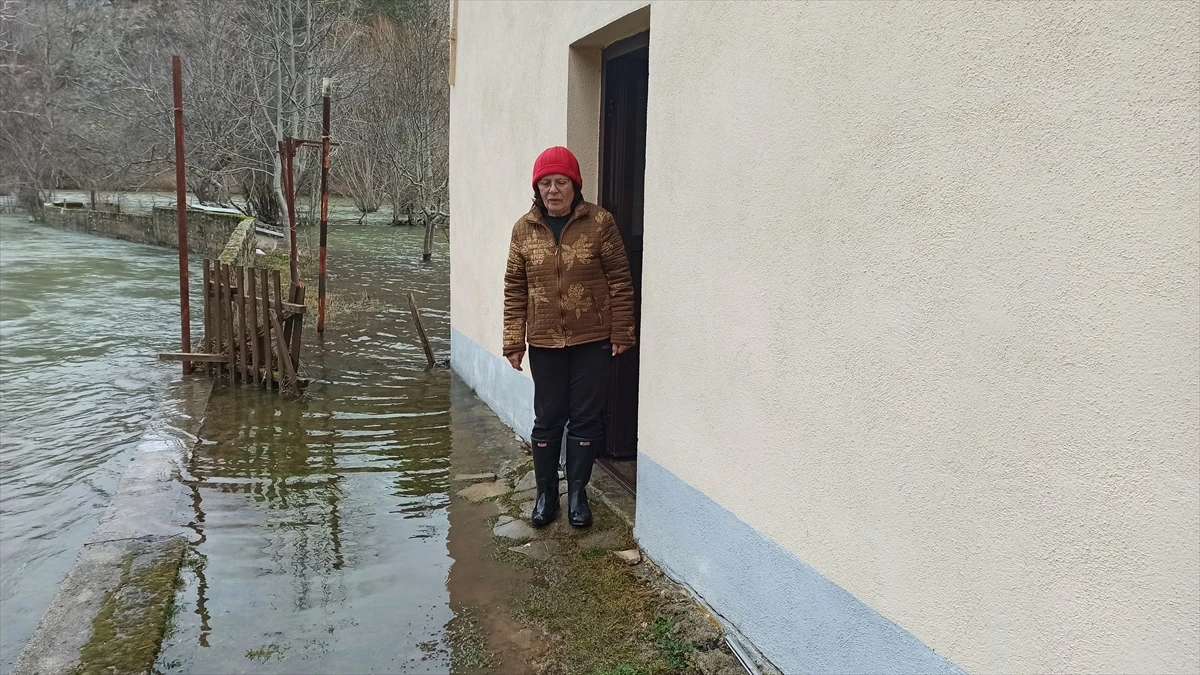 Alarmantno kod Gacka: Voda i dalje prijeti objektima i stanovništvu