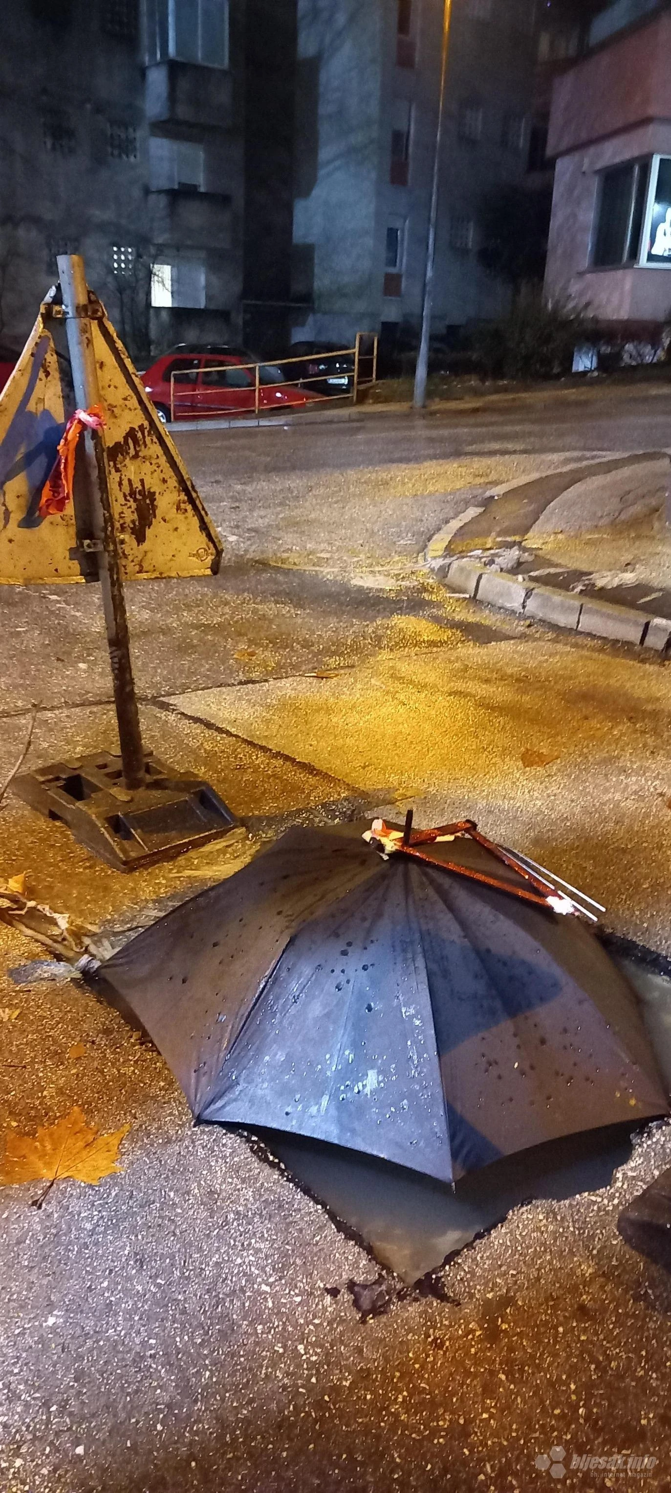 Mostar: Netko je kišobranom "zaštitio" rupu