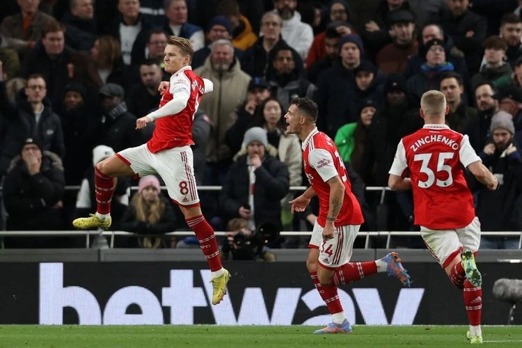 Arsenal ne posustaje, sredili i Tottenham u gostima
