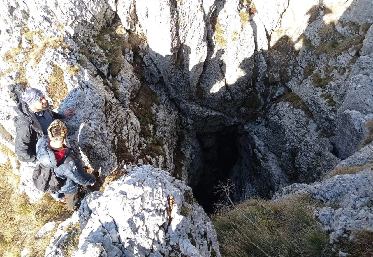 VIDEO | Speleološko društvo "HERCEG" vodi vas na dubinu od -77m