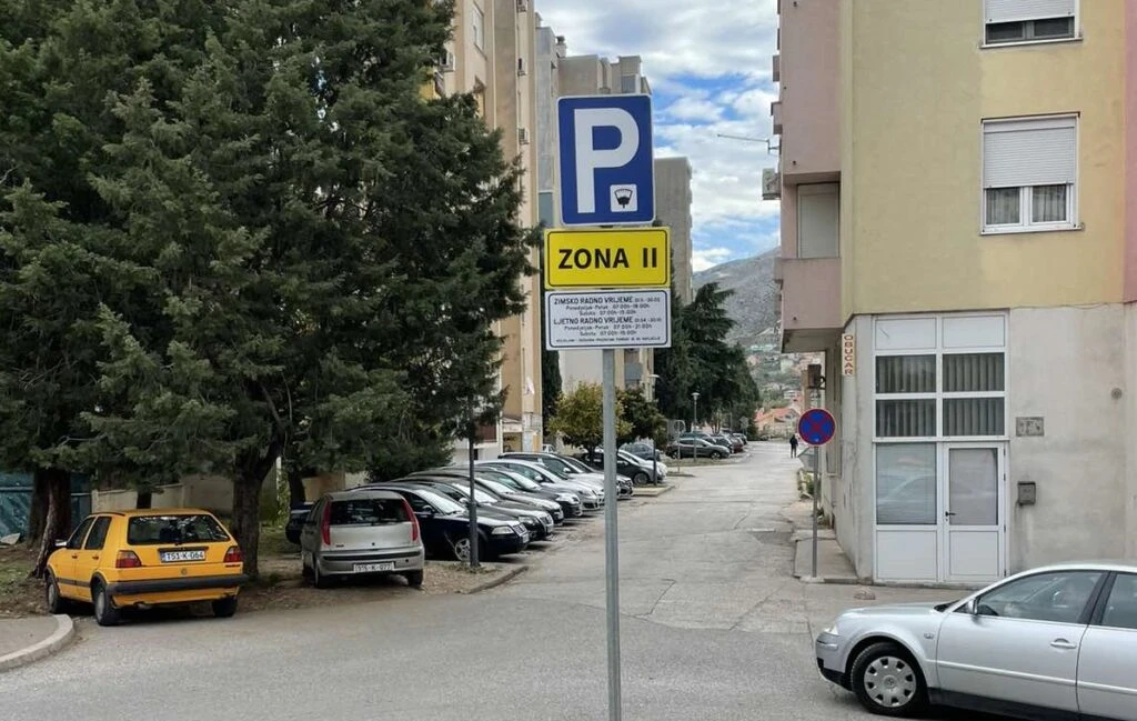Mostarski parking bez sustava ali i bez brojki: Kaos (uzne)mirujućeg prometa