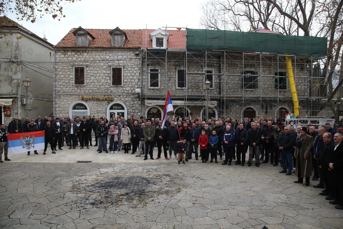 U Trebinju održan skup podrške “ravnogorcima” osuđenim za širenje mržnje