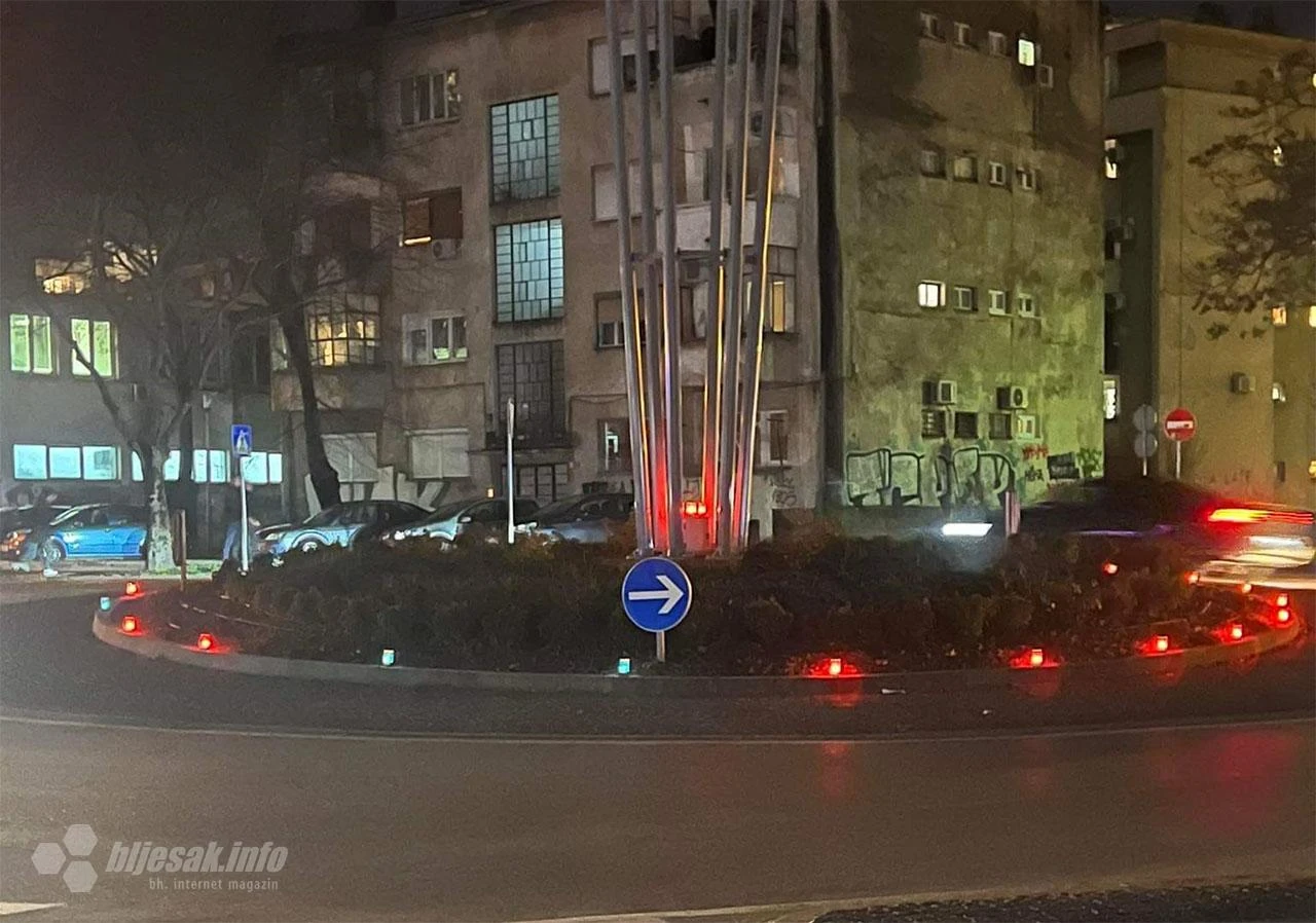 Paljenjem svijeća na kružnom toku građani se oprostili od velebne rasvjete koja je nekada svijetlila 