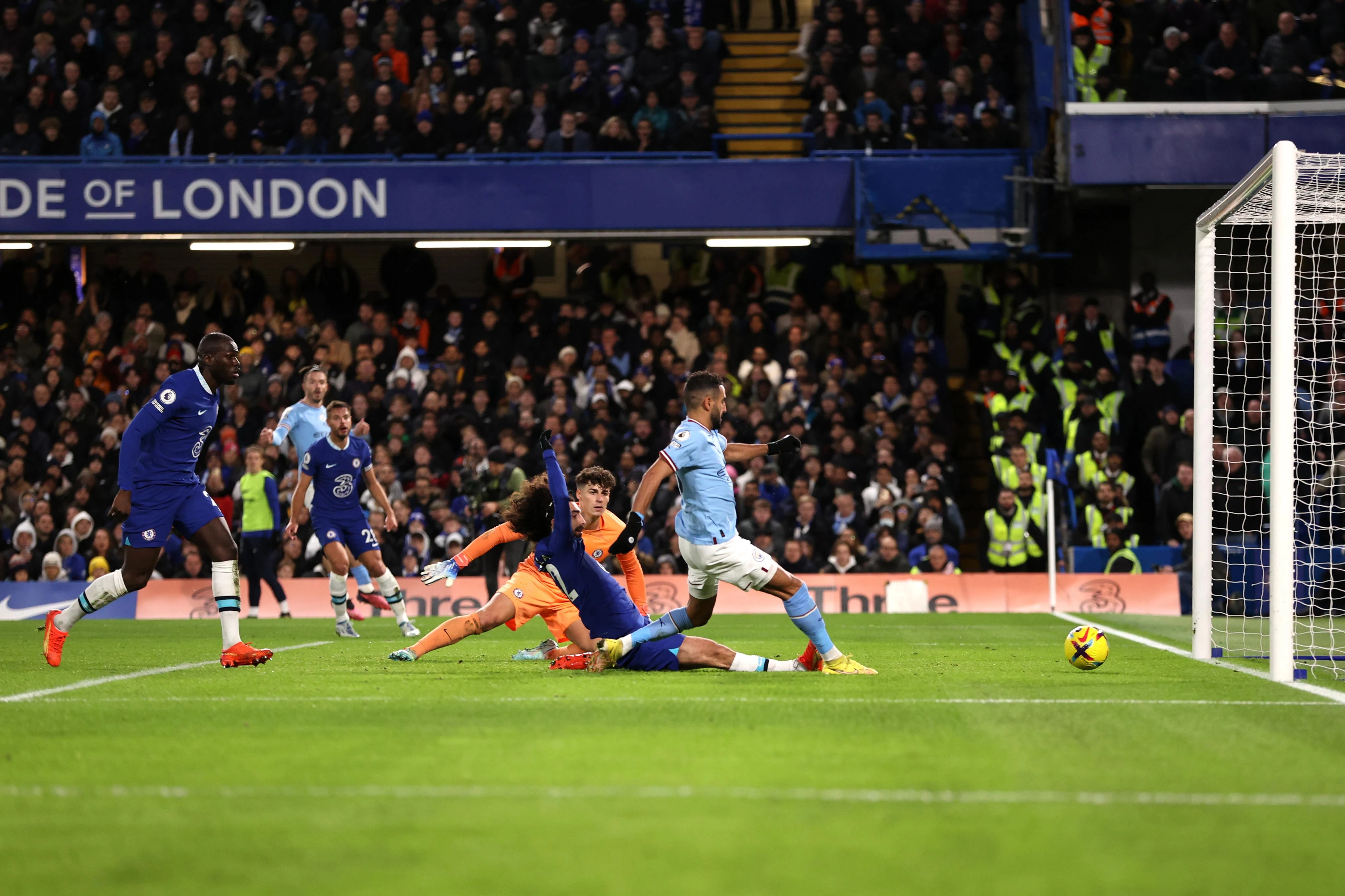 Chelsea bez prepoznatljive igre, City se približio Arsenalu