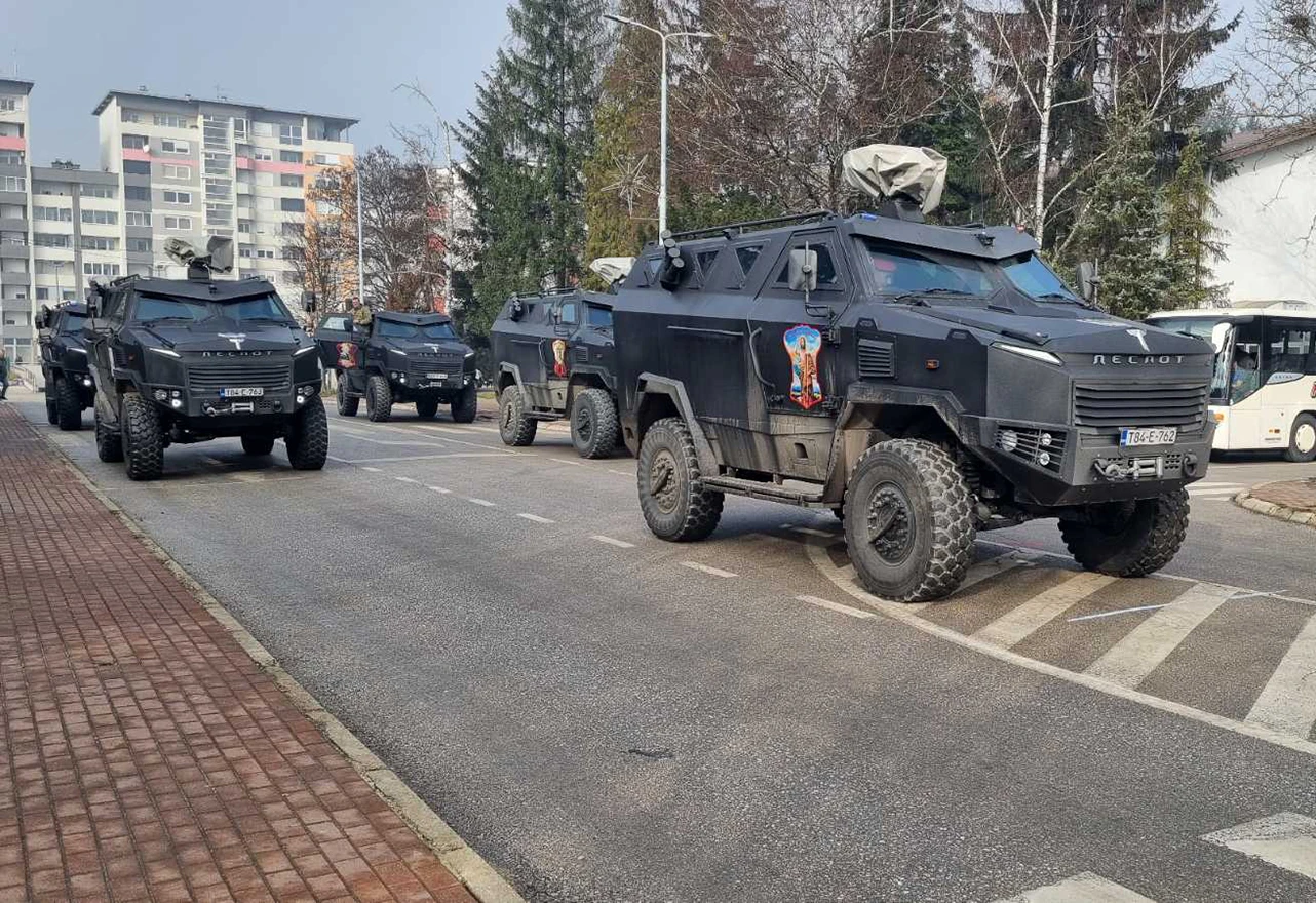 ''Oklopnjaci'' stigli u Sarajevo, Zelene beretke najavile ''samoorganizaciju''