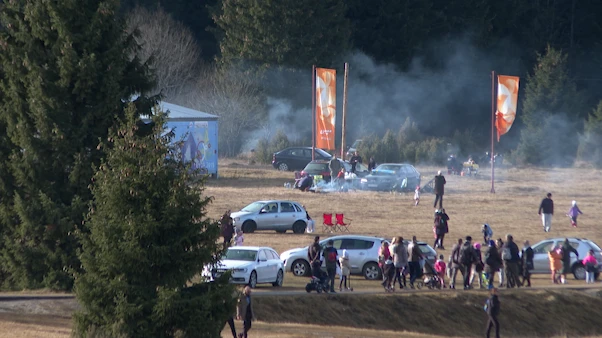 VIDEO: Umjesto skijanja na Igmanu i Bjelašnici se roštilja