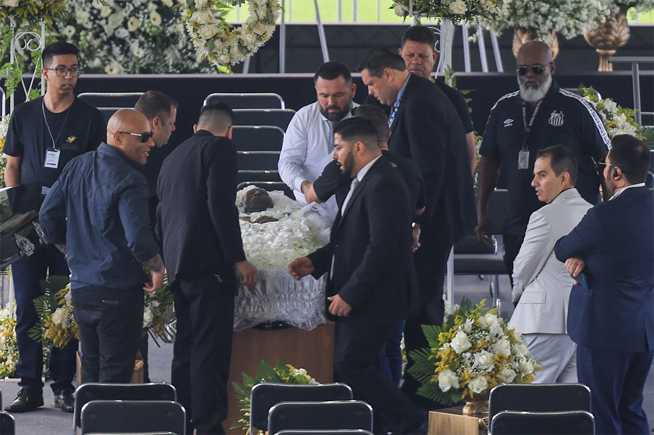 Santos se oprašta od Pelea, ožalošćeni mu odaju posljednju počast
