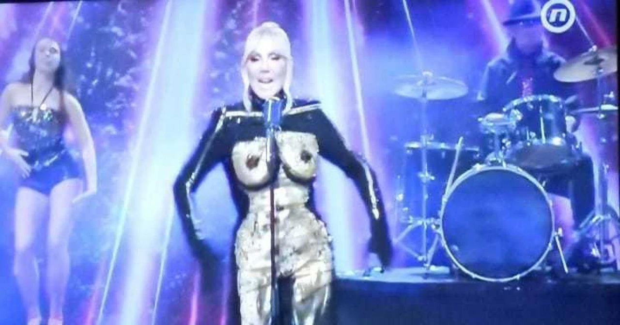 Lepa Brena novogodišnjom horor haljinom šokirala gledatelje Nove TV