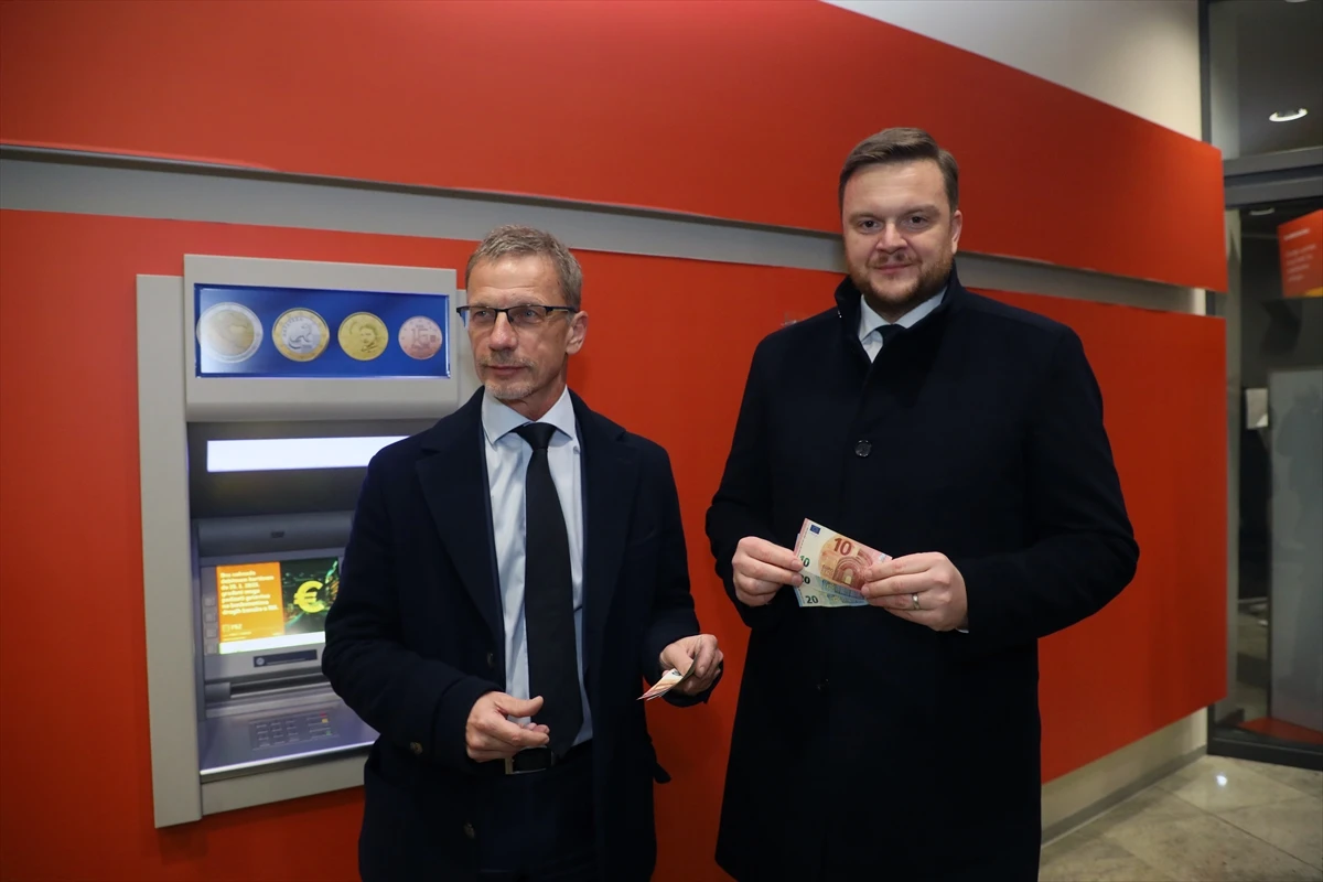 Hrvatska: Ministar i guverner podignuli eure s bankomata, Hrvatska postala članica europodručja