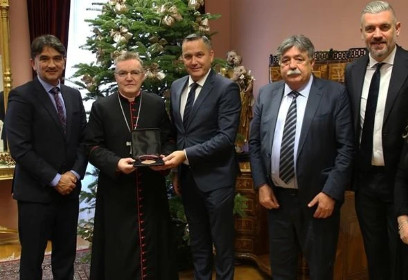 Dalić i Kustić u gostima kod nadbiskupa Bozanića