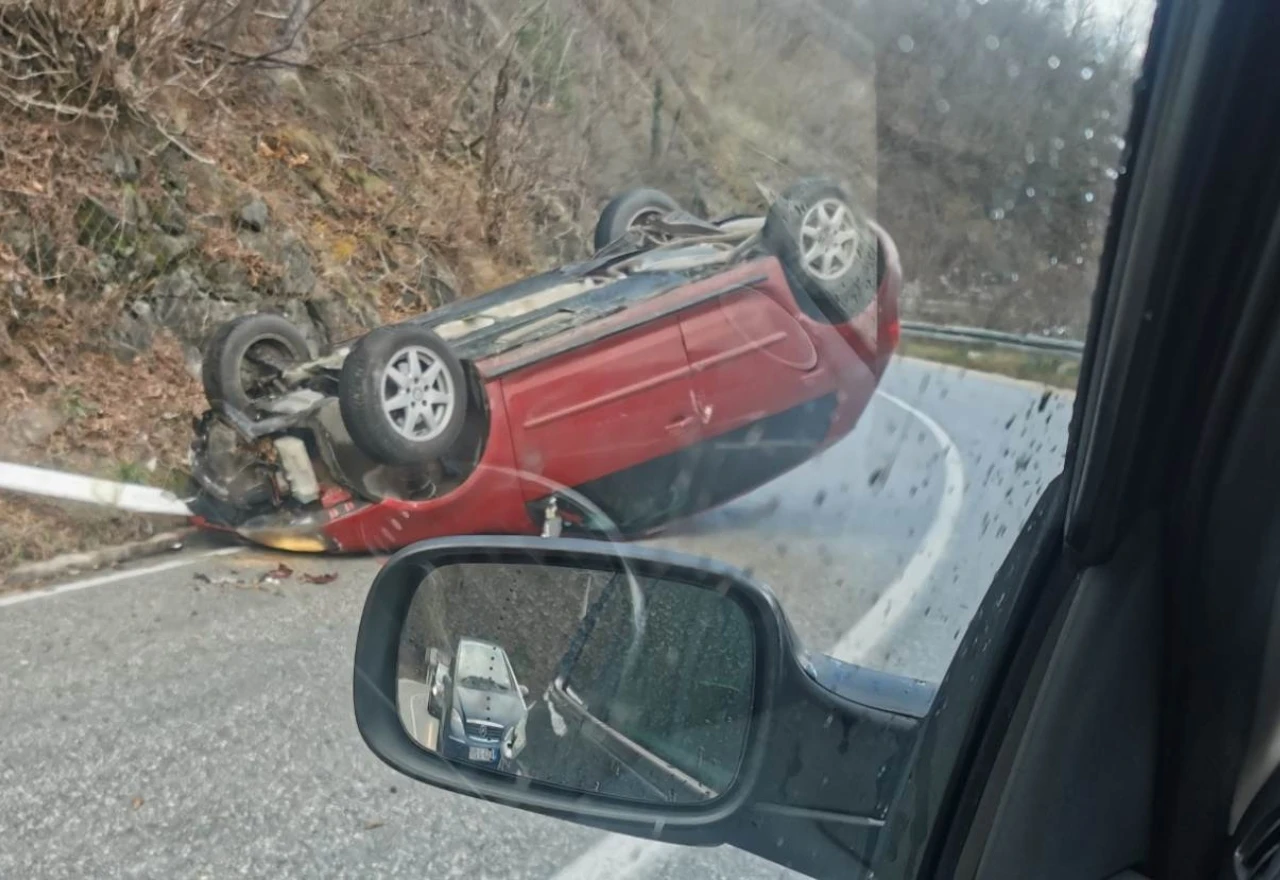 Jablanica: Automobil završio na krovu
