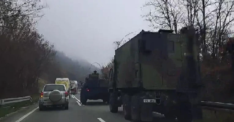 Vojska Srbije kod granice s Kosovom postavila topove i haubice