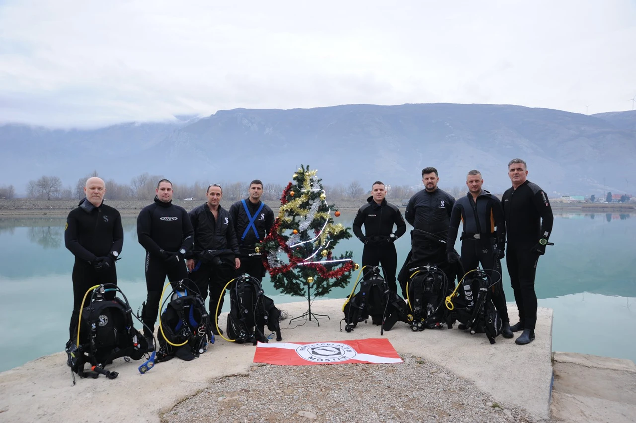 Badnjak na Mostarskom jezeru