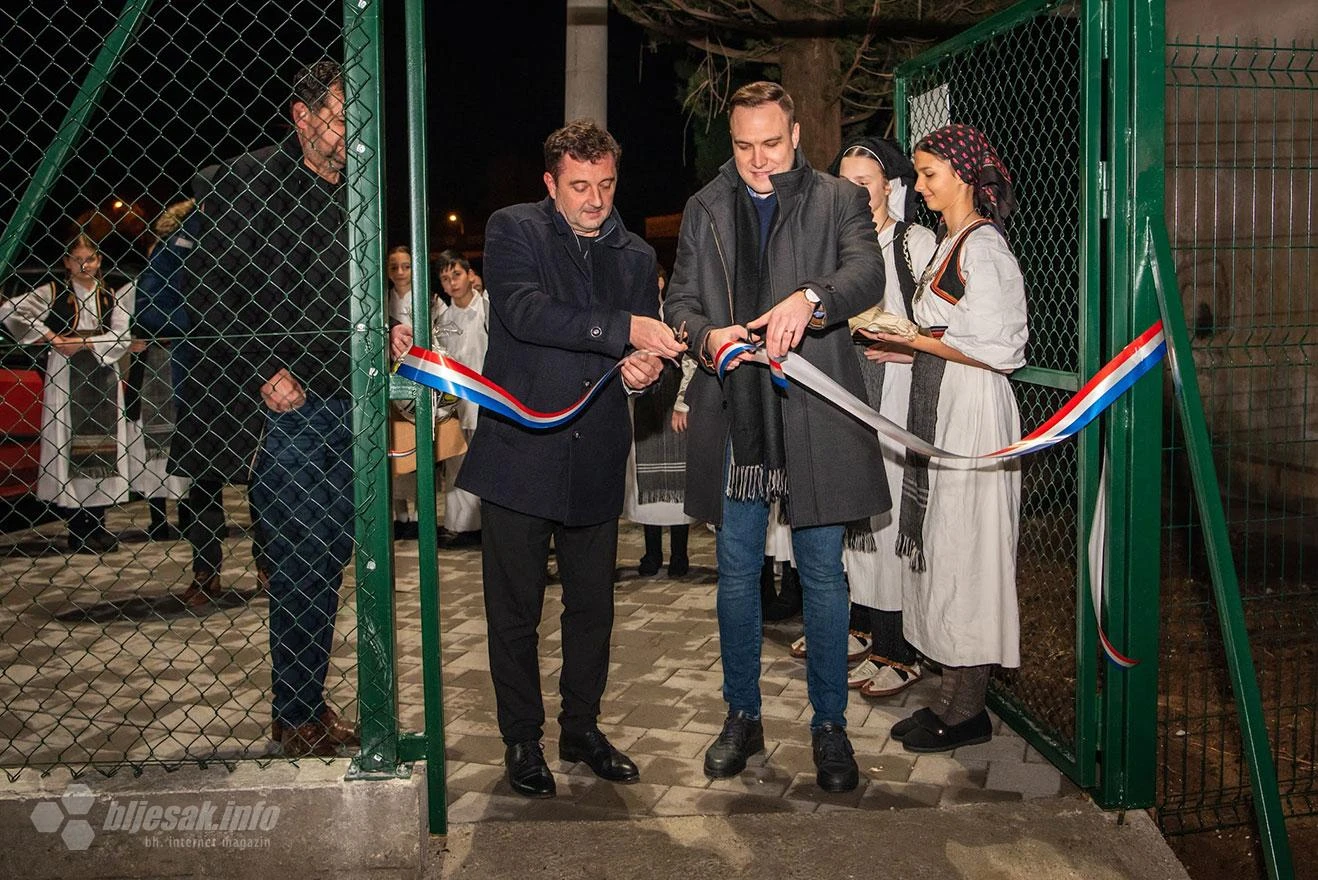 Pogledajte galeriju fotografija sa otvaranja obnovljenog igrališta u Rodoču