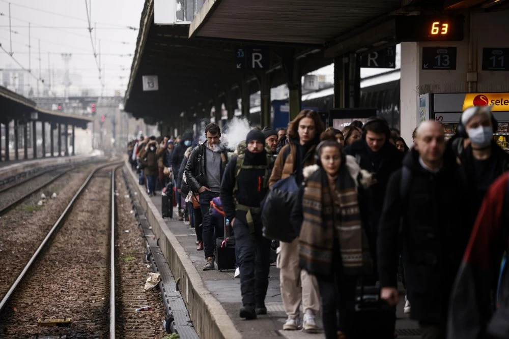 Božićni štrajk željezničara u Francuskoj: Ukinute stotine vlakova velikih brzina