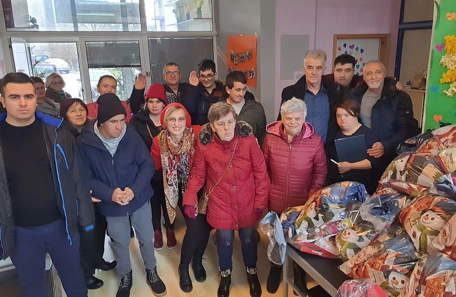 Uručeni novogodišnji paketići za djecu i odrasle s teškoćama u razvoju