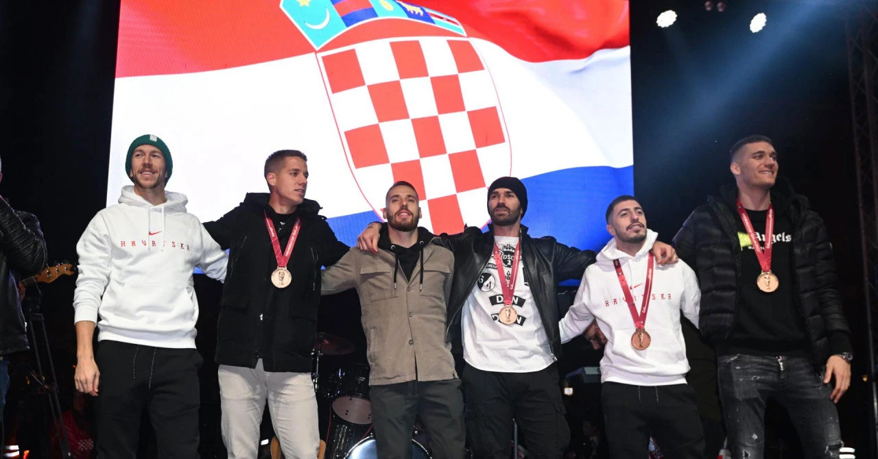 "Malo nas je, al' nas ima": Vatrene na Rivi dočekalo 20 tisuća navijača